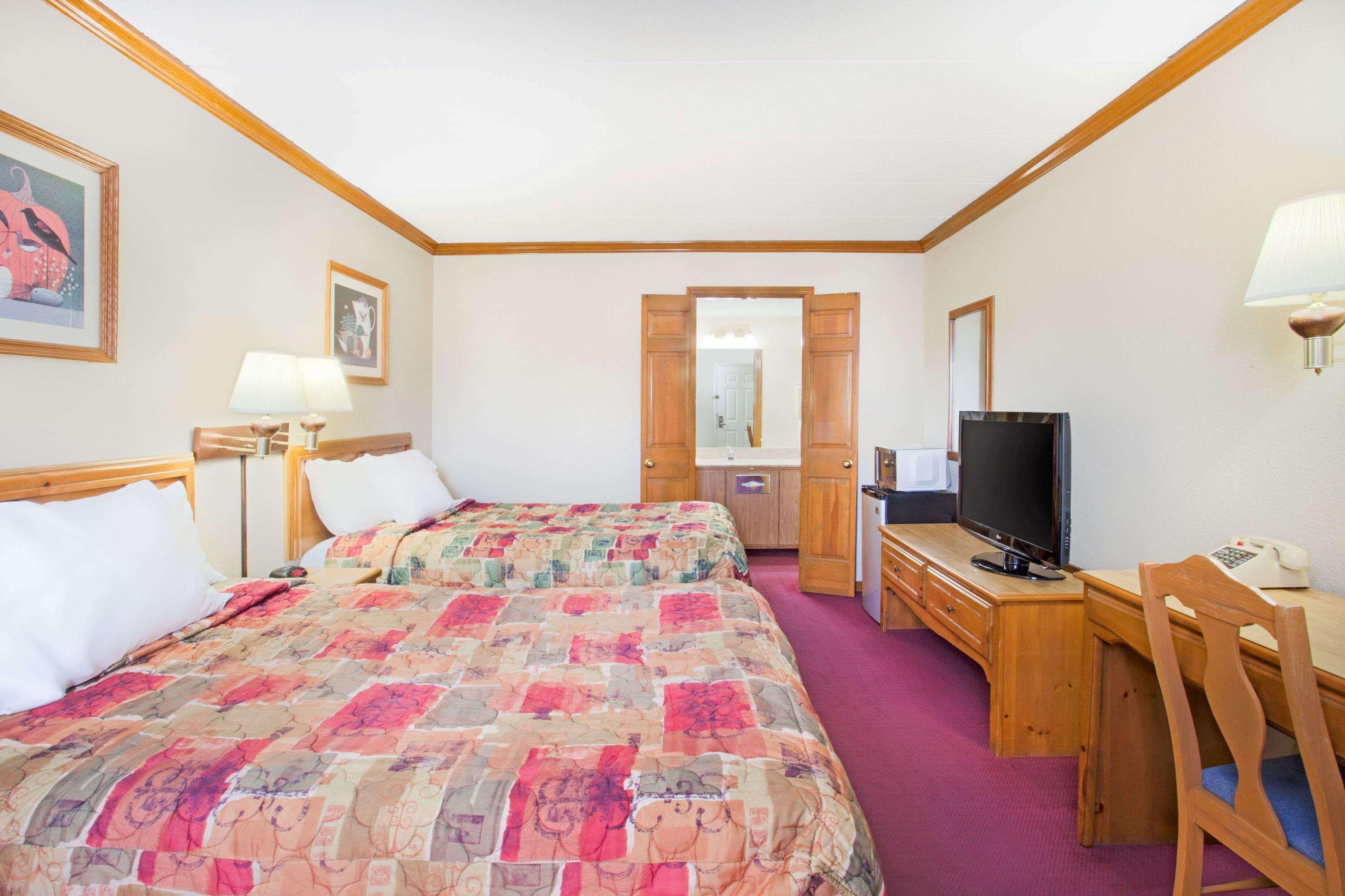 Days Inn By Wyndham Auburn Kültér fotó