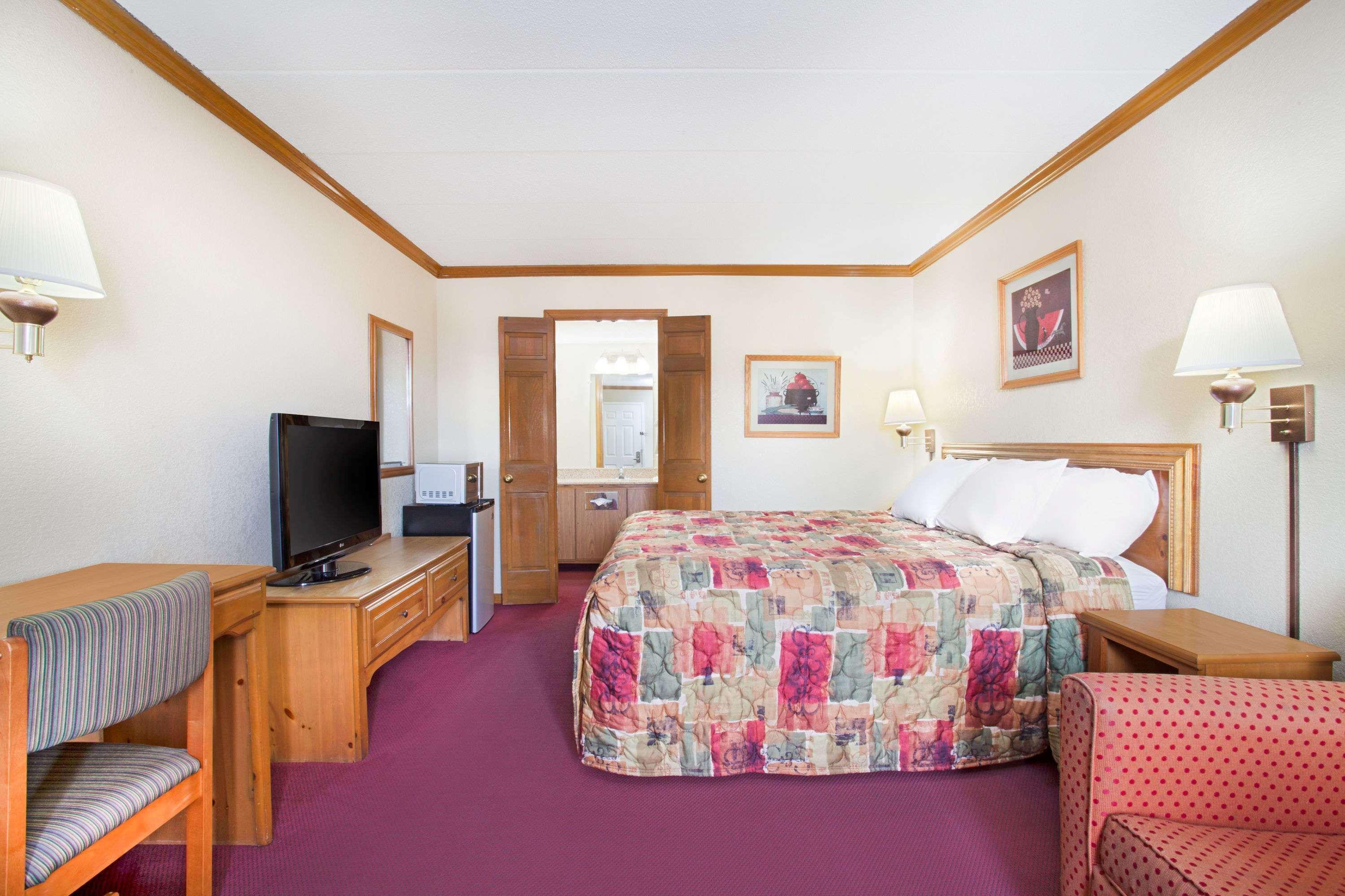 Days Inn By Wyndham Auburn Kültér fotó